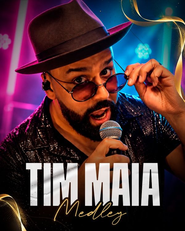 Vídeo: vocalista da Banda Prime de chapéu e óculos redondos cantando o medley de Tim Maia